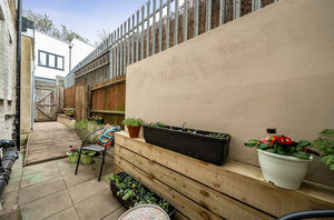 Outside space (angle 2)- click for photo gallery